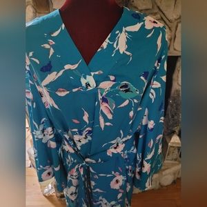 26/28 Lane Bryant blue floral tunic